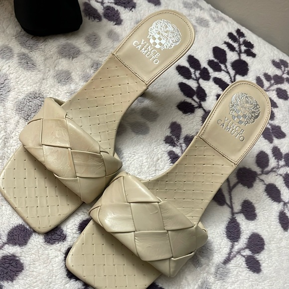 Brand new size 10 medium - Picture 1 of 3